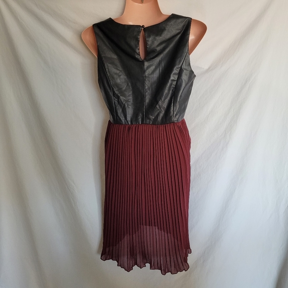 Mod Modele Dress - Picture 3 of 4